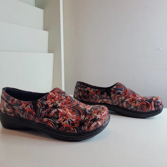 Klogs Footwear Mission Clog Pin Drop Patent Leather Size Women's 9.5 NEW in Box - Picture 3 of 12